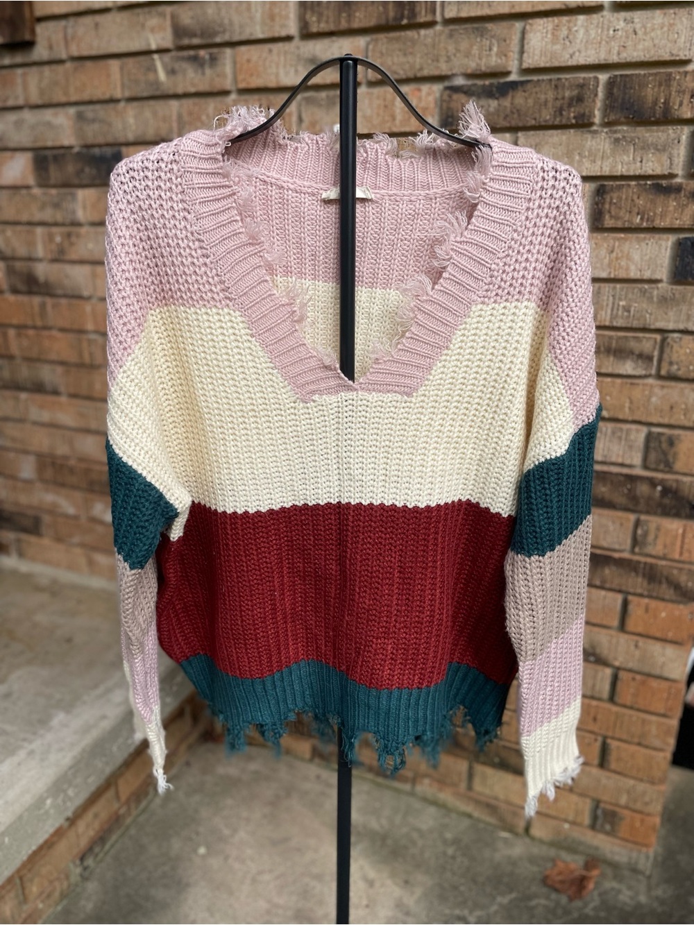 Entro Colorblock Distressed V-Neck Sweater Large